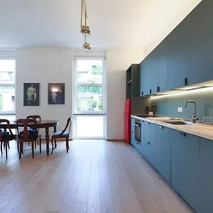 Apartment Contempora - Trilocale Fontana 22, Milan